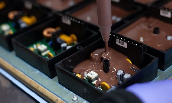 探索拜高高材灌封胶在电流传感器中的长效保护应用