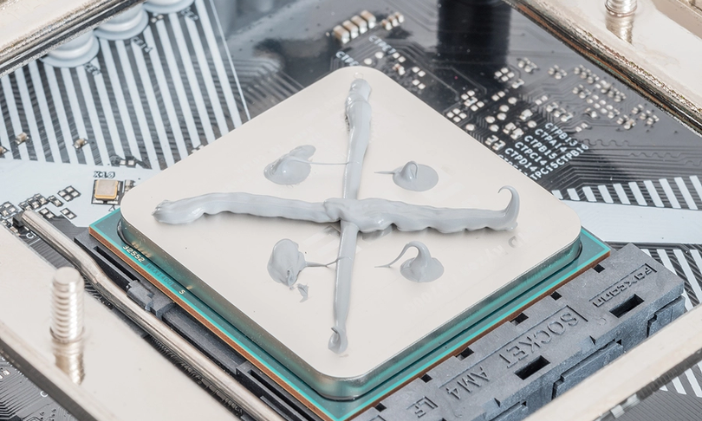 如何正确地将导热膏涂抹到 CPU 或 GPU 上：常见问题解答