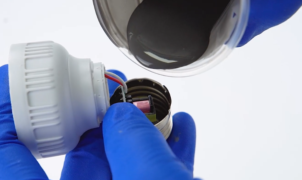 LED球泡灯内置电源灌封重要性