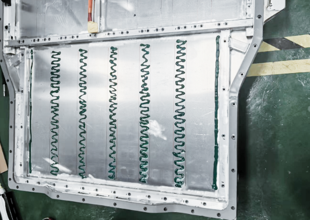 电芯底部粘接 电芯底部粘接